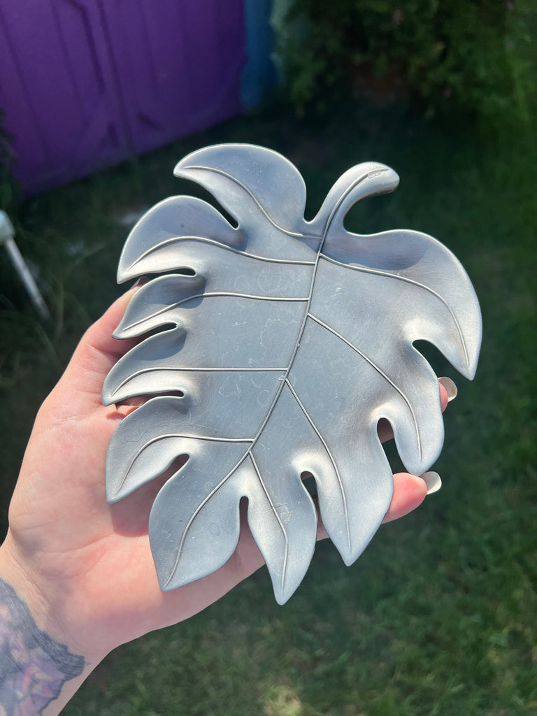 Metal leaf plate