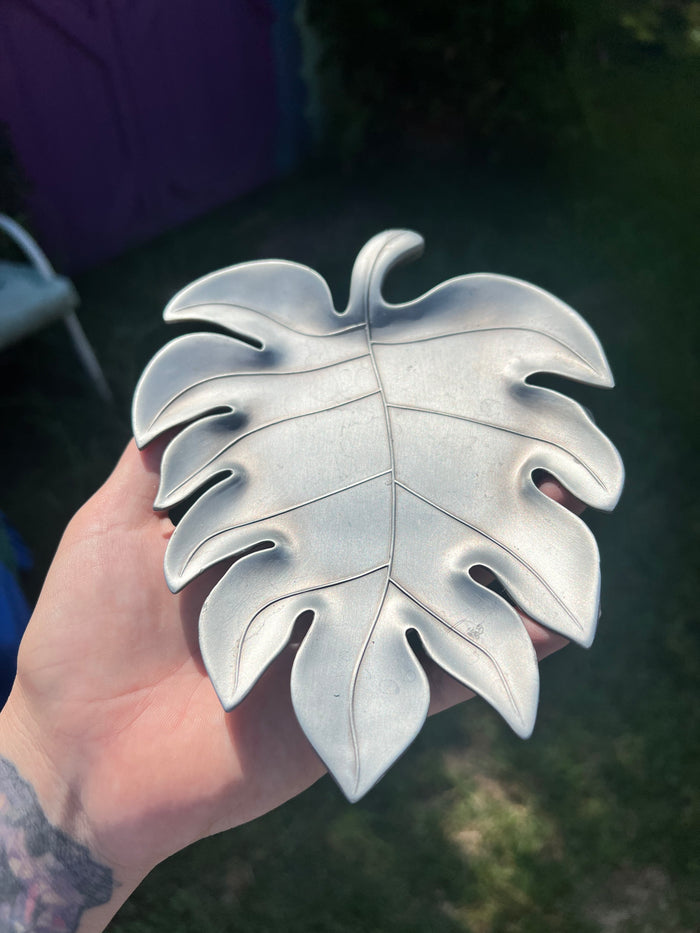Metal leaf plate