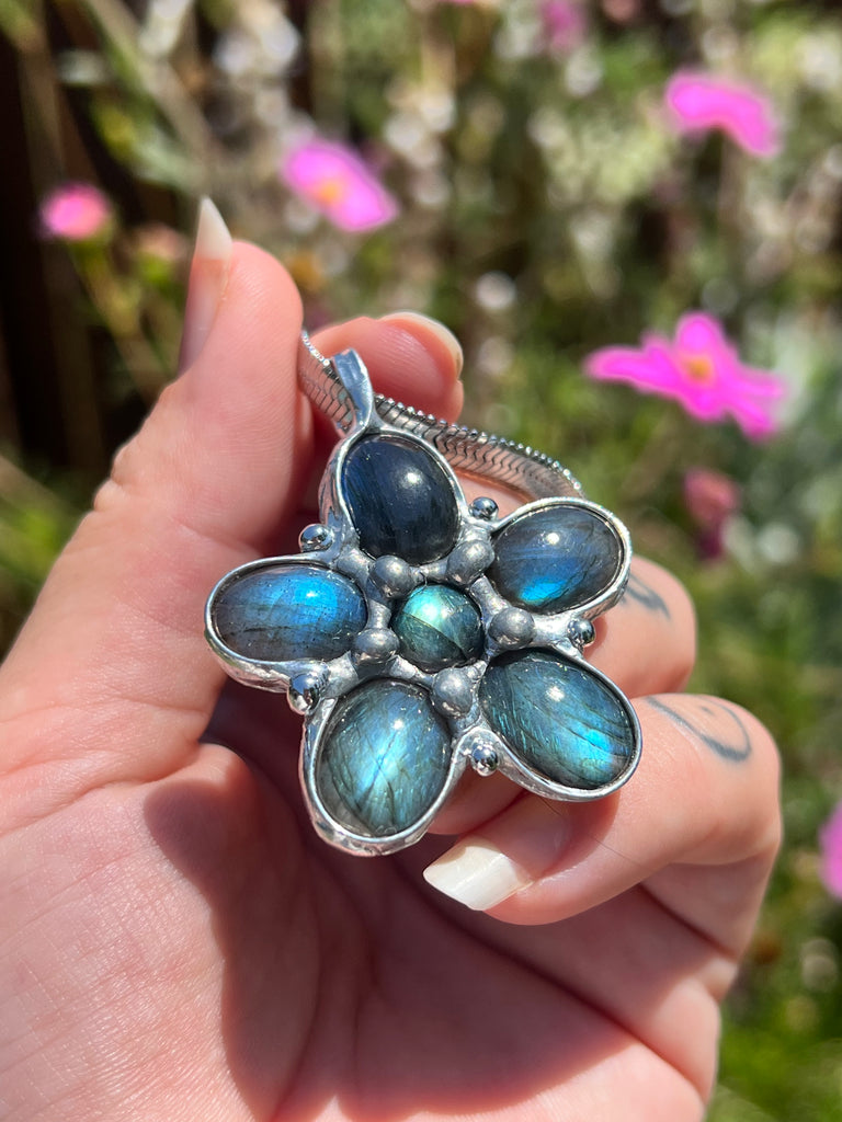 Labradorite flower amulet no.3