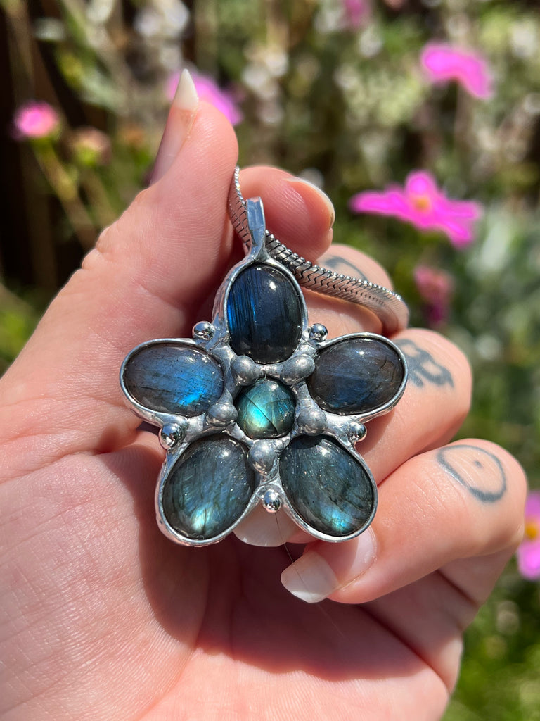 Labradorite flower amulet no.3
