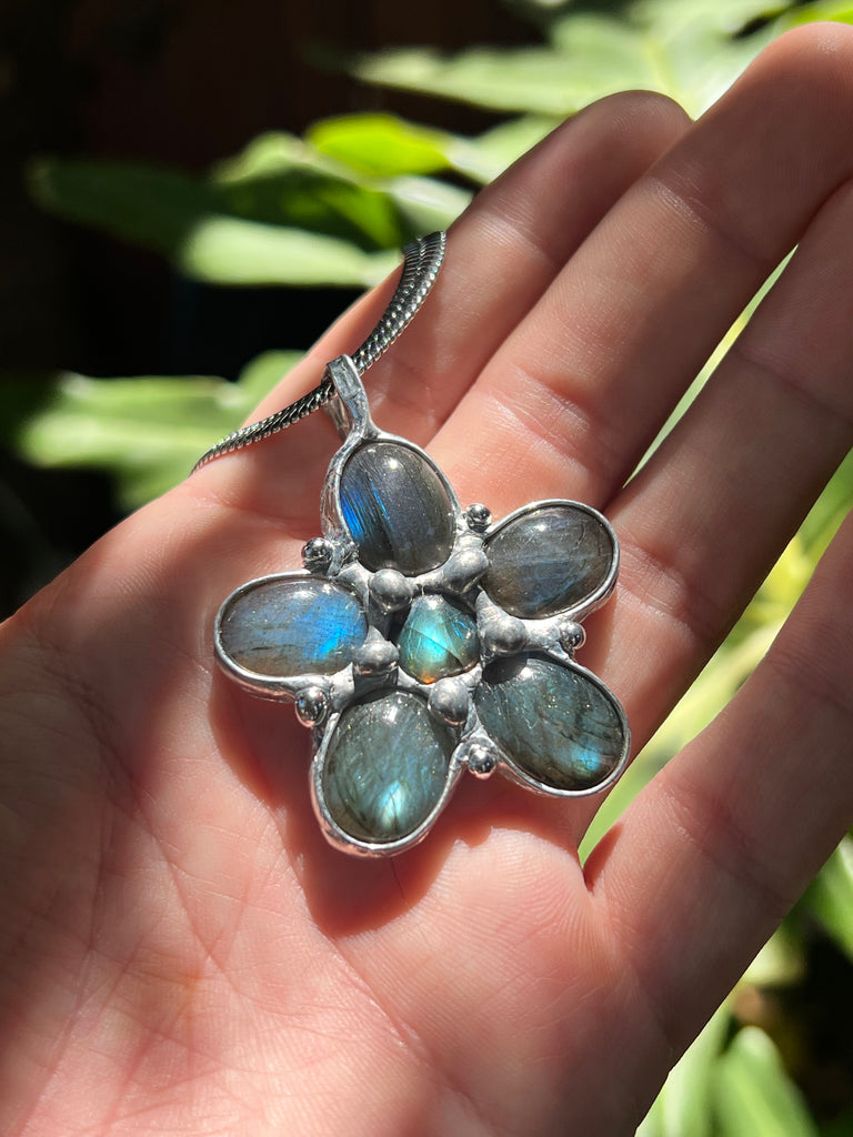Labradorite flower amulet no.3
