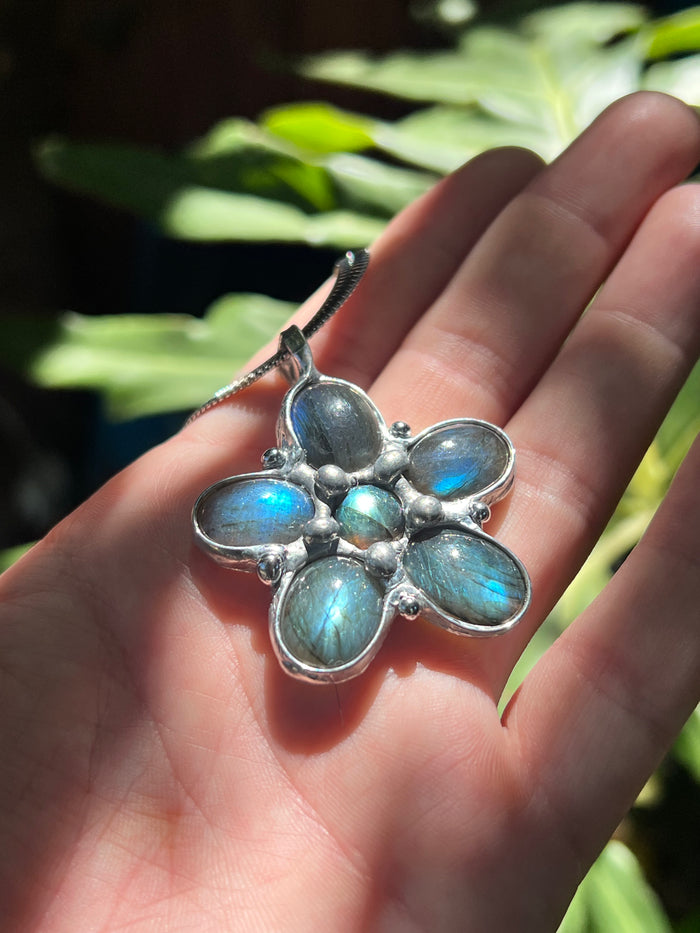 Labradorite flower amulet no.3