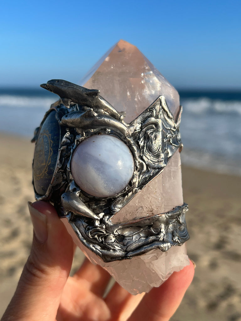 Double terminated Lemurian Quartz Dolphin Spirit with Lapis Lazuli Throat chakra (spiritual tool)