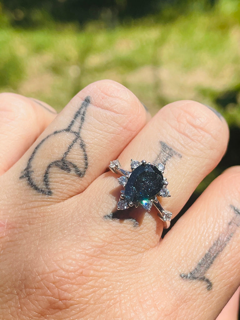 Silver ring with sparkly stone and clear Zirconium size 5.5-6