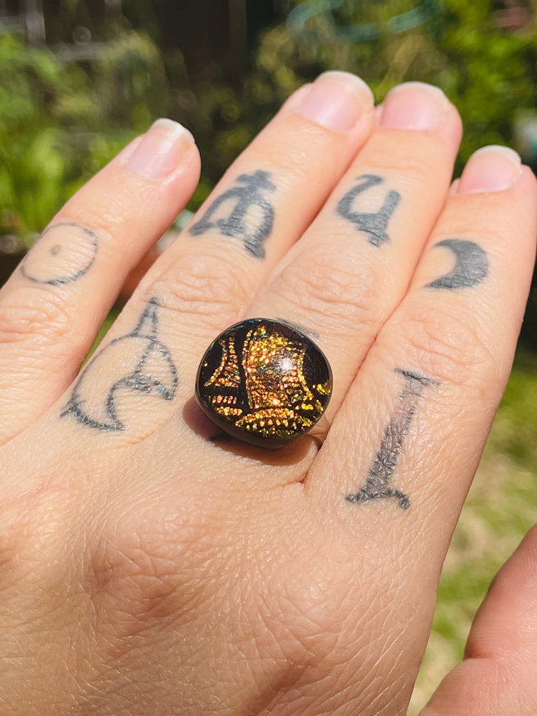 Dichroic glass adjustable ring