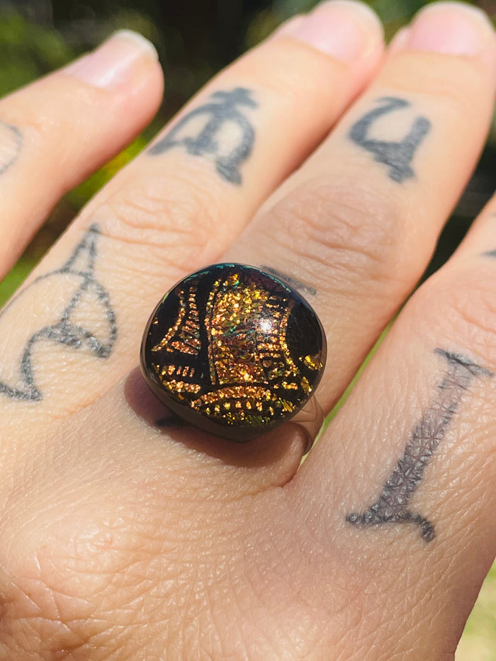 Dichroic glass adjustable ring