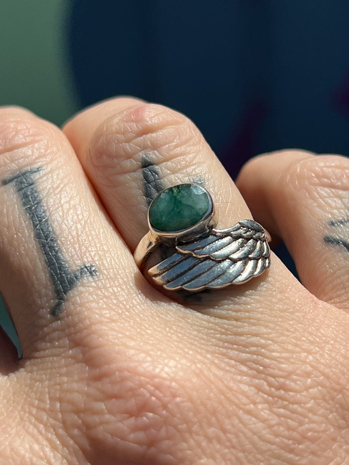 Angel Wing Ring with Emerald size 5.5