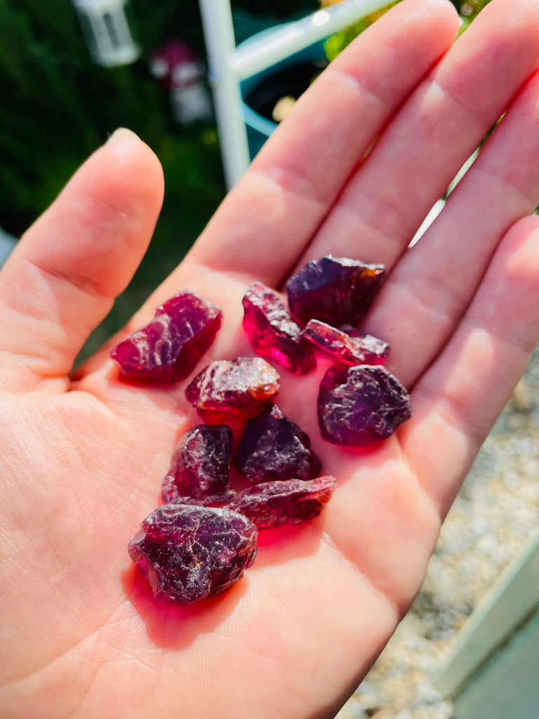 Raw Rhodolite (aka Pink Garnet) (1 pc 1-2g)