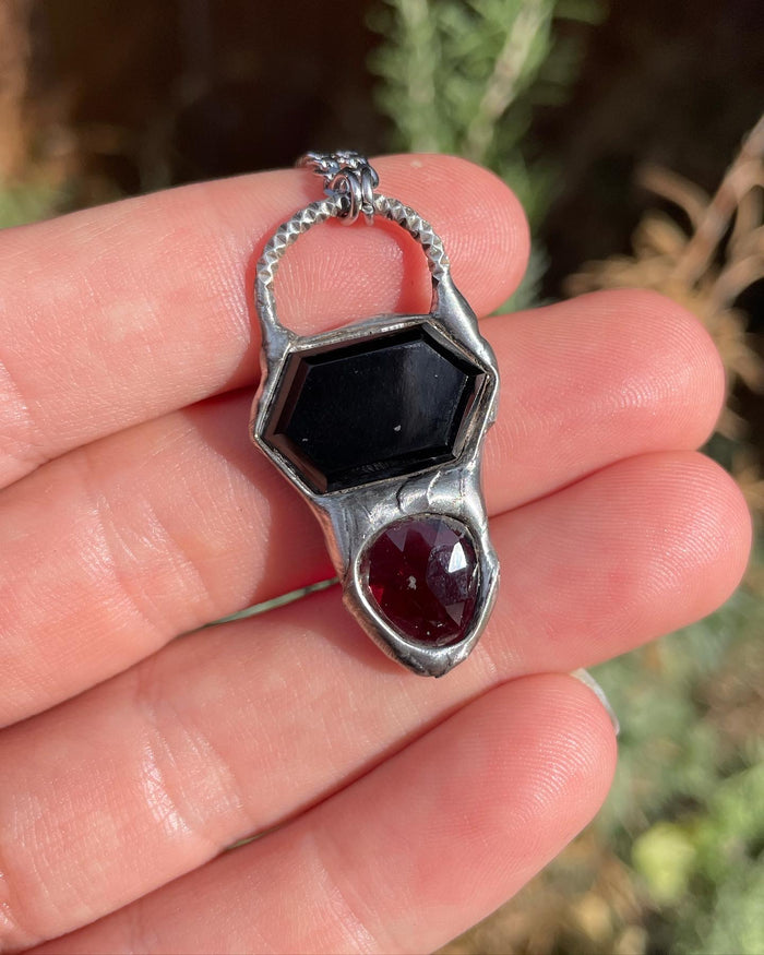 Onyx and Garnet pendant