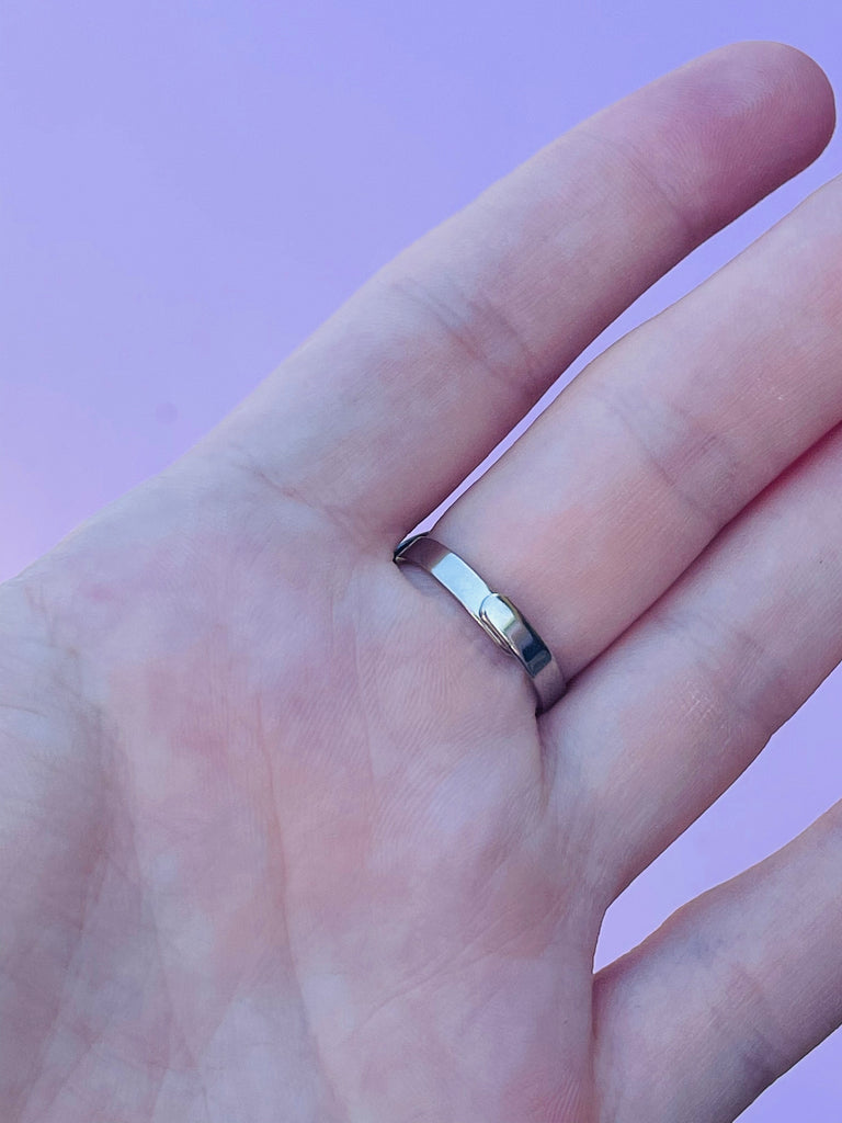Dichroic glass adjustable ring