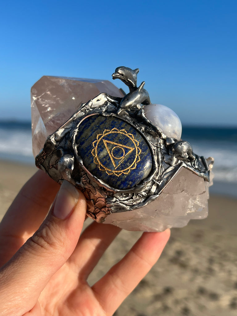 Double terminated Lemurian Quartz Dolphin Spirit with Lapis Lazuli Throat chakra (spiritual tool)